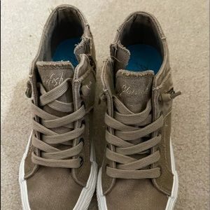 Women’s wedge sneakers